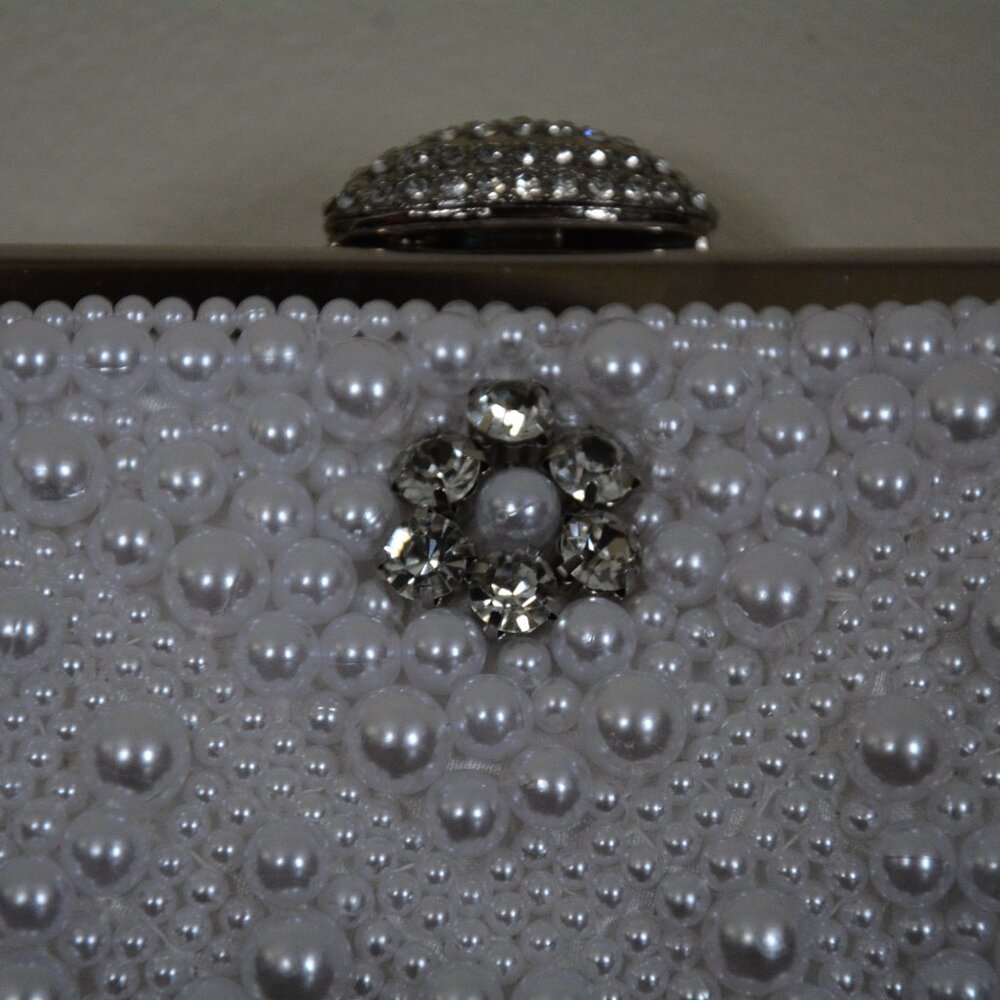 Elegant White Pearl Clutch - Picture 5 of 14